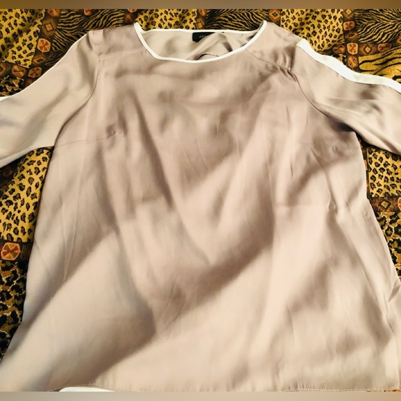 APT. 9 size XL Ivory & Tan color block open back silky top with shirred wrist - Picture 1 of 8